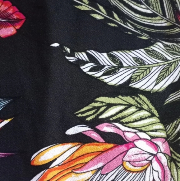 Bold black and floral print bodysuit - Picture 2 of 8